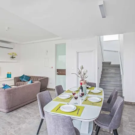 Olivine 24 *